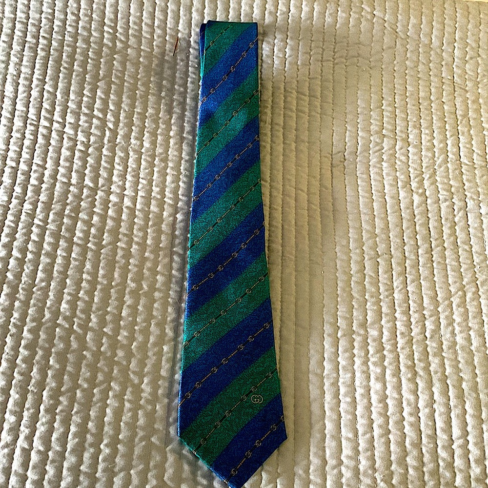 Mens pre owned Gucci tie in great condition . Never worn .